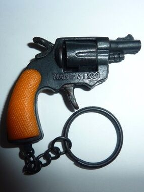 Vintage Metal Keyring Key Chain Revolver Gun NAN Hai 991